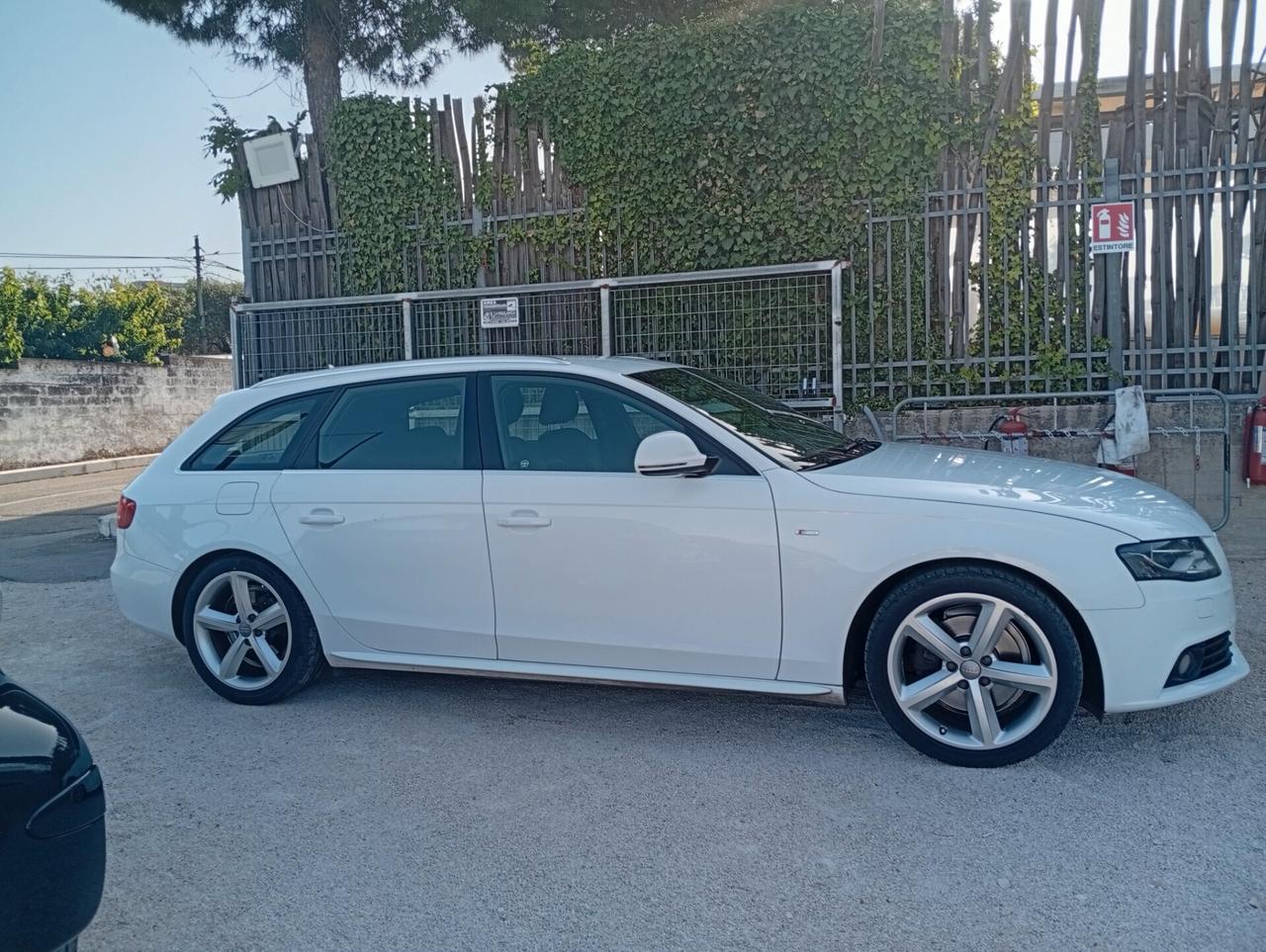 Audi A4 Avant 2.0 TDI 143CV F.AP. Ambiente S.line Interno Esterno