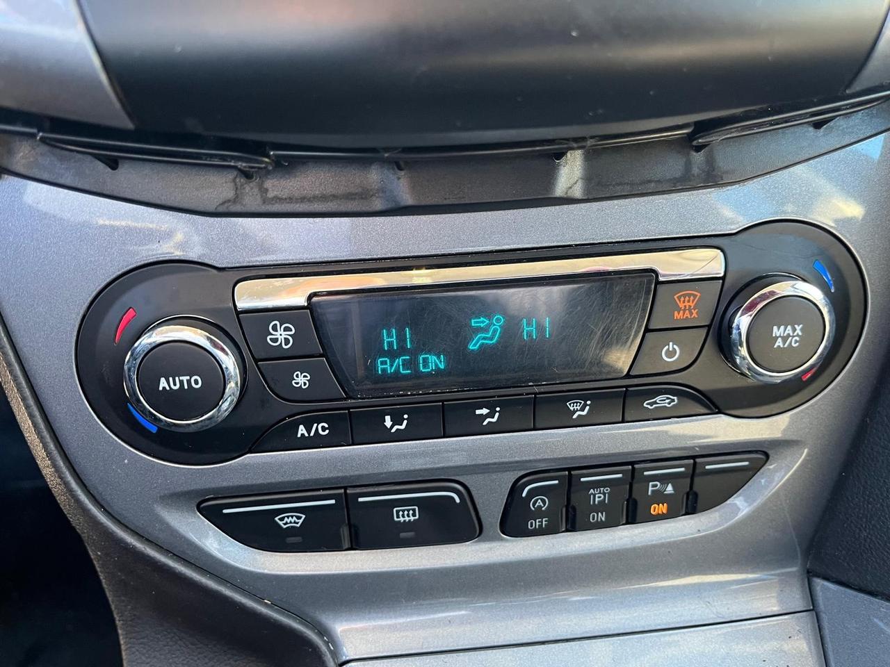 Ford focus s.w-1.6 tdci-full-2012