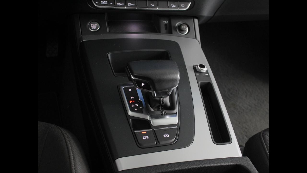 AUDI Q5 II 2020 - Q5 40 2.0 tdi mhev 12V Business quattro s-troni