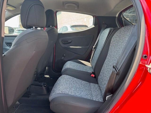 Lancia Ypsilon 1.0 FireFly 5 porte S&S Hybrid Silver