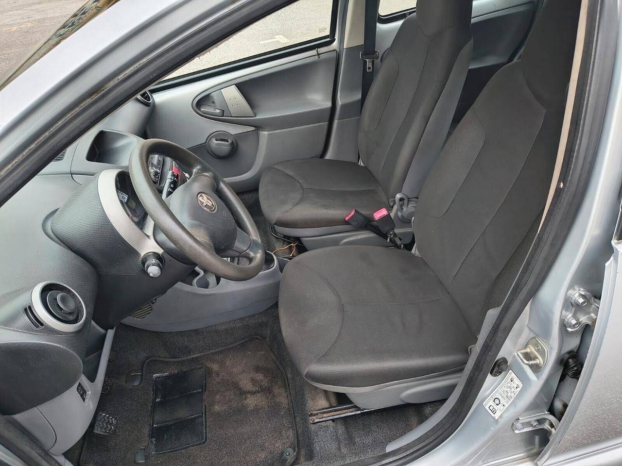 Toyota Aygo 1.0 68cv 5 porte TAGLIANDATA