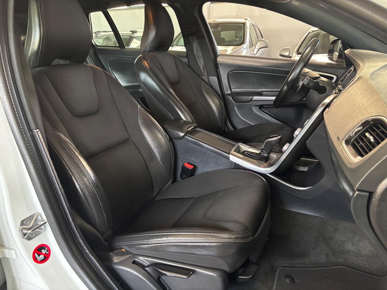 Volvo V60 Cross Country D3 Geartronic Summum