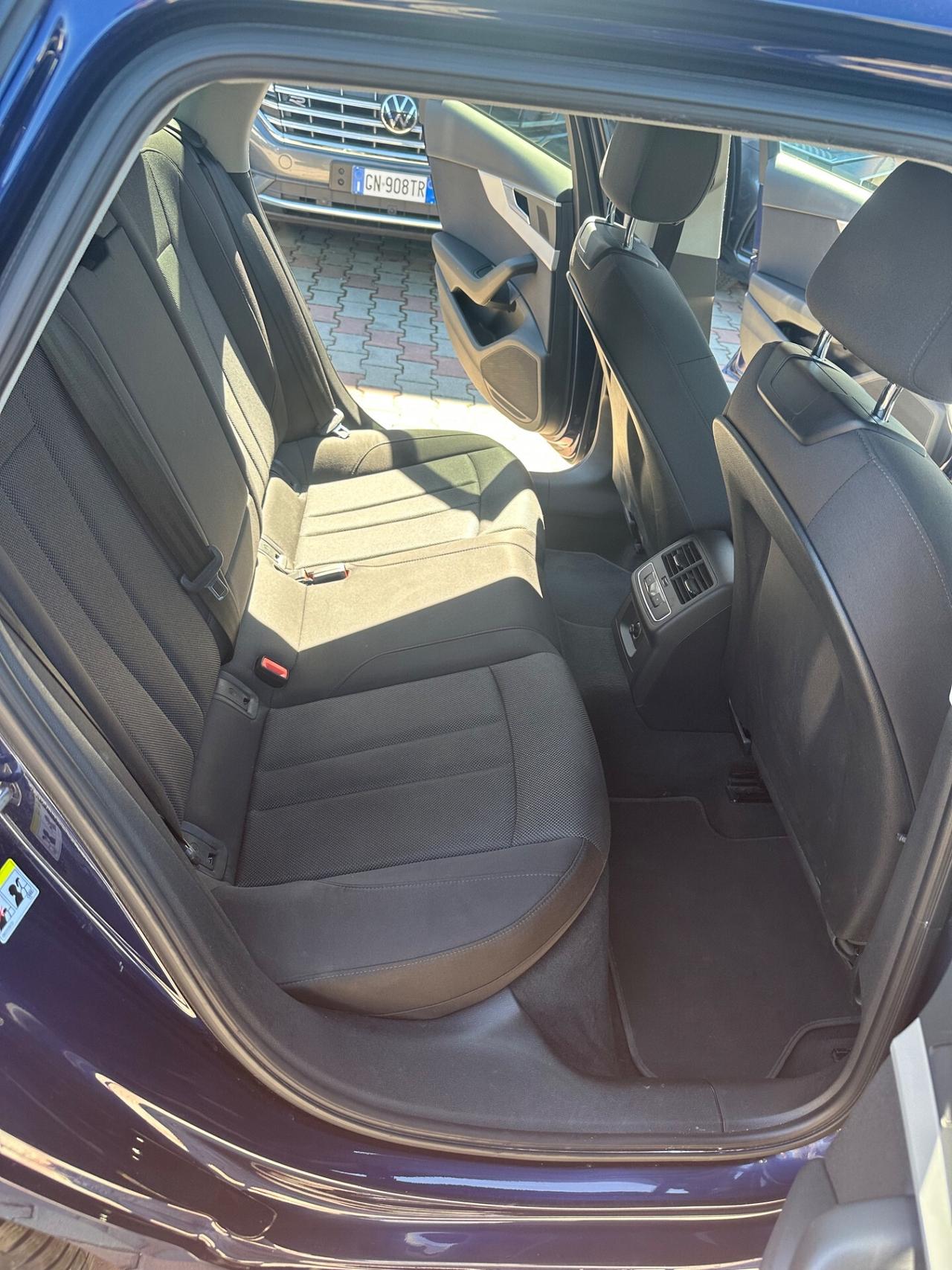 Audi A4 Avant 40 TDI quattro S tronic Business
