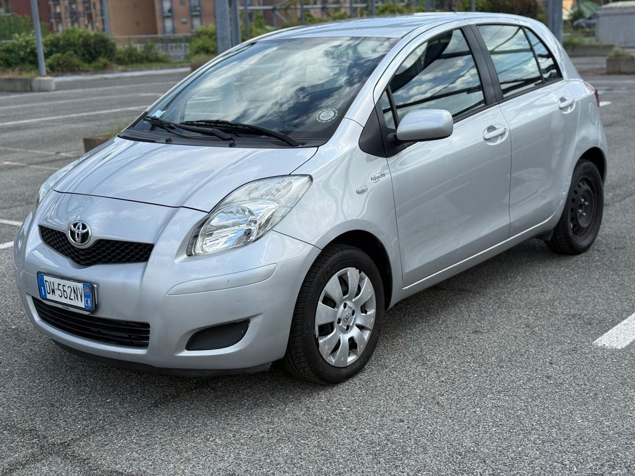 Toyota Yaris 1.0 5 porte Luxury pack