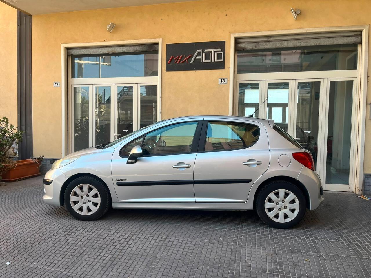 Peugeot 207 1.4 HDi 70CV 5p. ONE Line