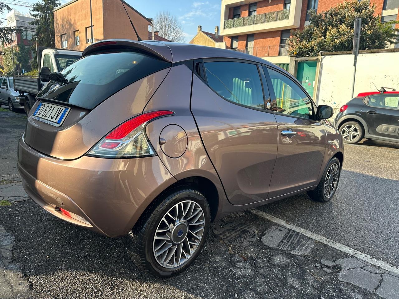 Lancia Ypsilon 1.2 69 CV GPL euro 6 - ok neopatentati