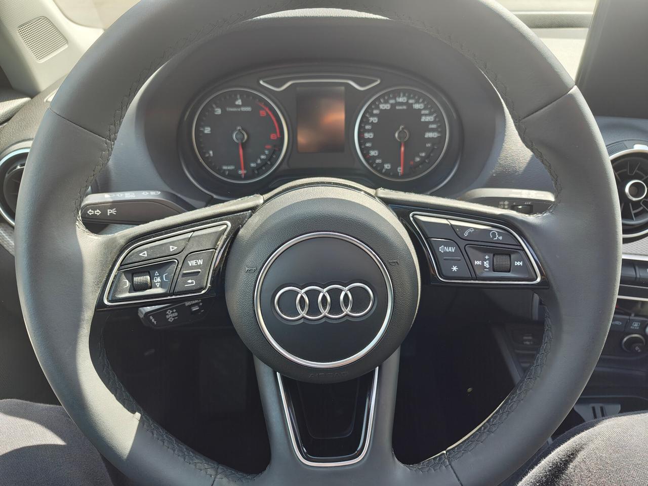 Audi Q2 35 TDI S tronic Identity Black