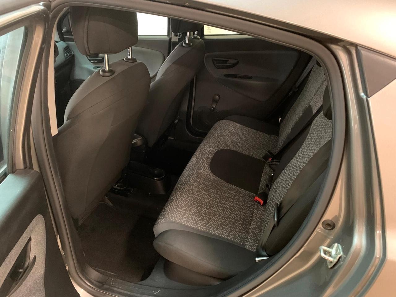 Lancia Ypsilon Ypsilom III firefly hybrid Silver s&s