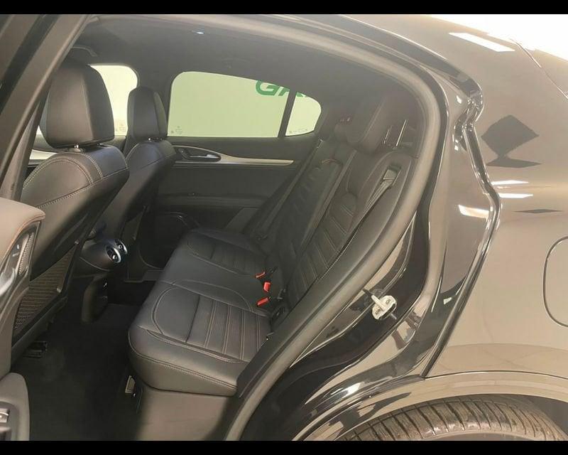 Alfa Romeo Stelvio 2023 2.2 t Intensa Q4 210cv auto
