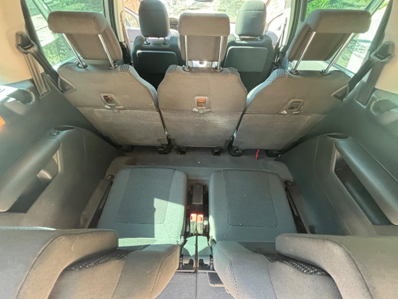 Peugeot 5008 2.0 HDi 150CV Active