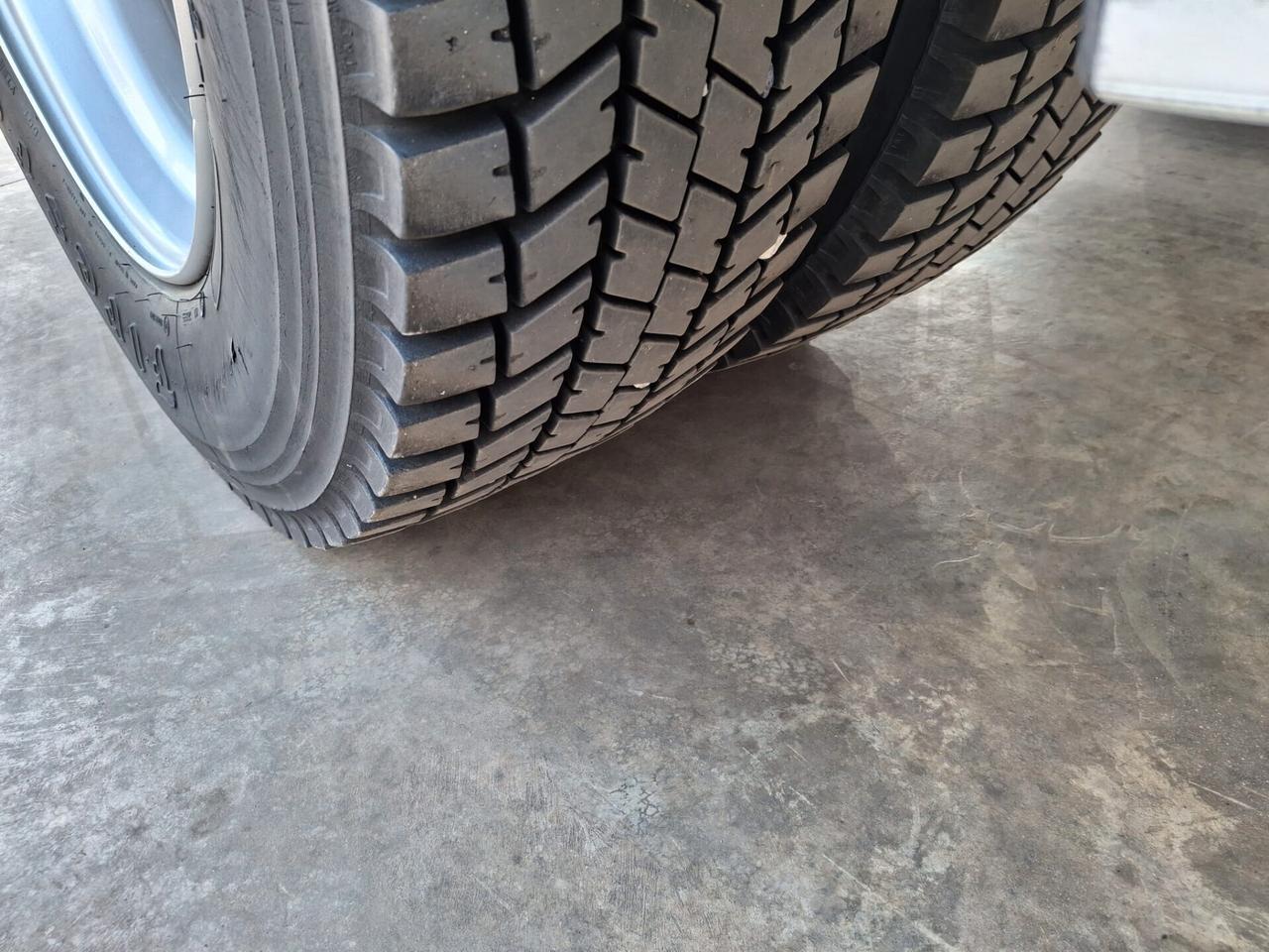 Iveco 140 E 22 carrellone trasporto merci e macchine operatrici