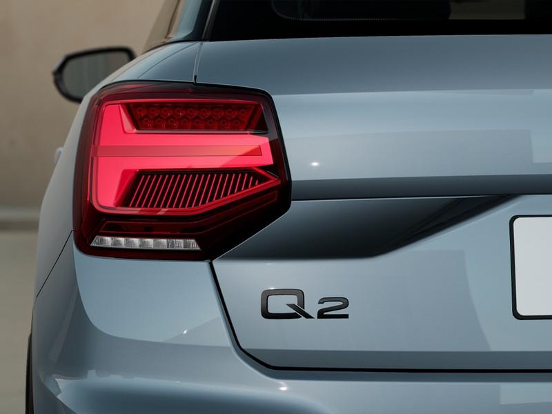 Audi Q2 35 1.5 tfsi identity black s-tronic