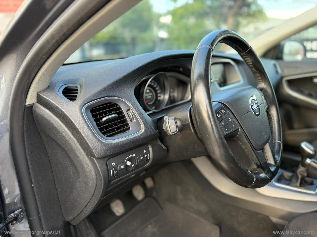 VOLVO V40 D2 Momentum