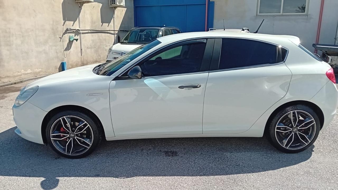 Alfa Romeo giulietta 1.6 mjt-full-2011