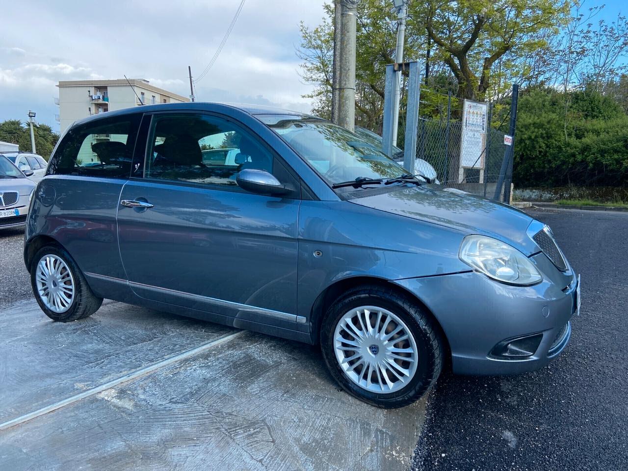 Lancia Ypsilon
