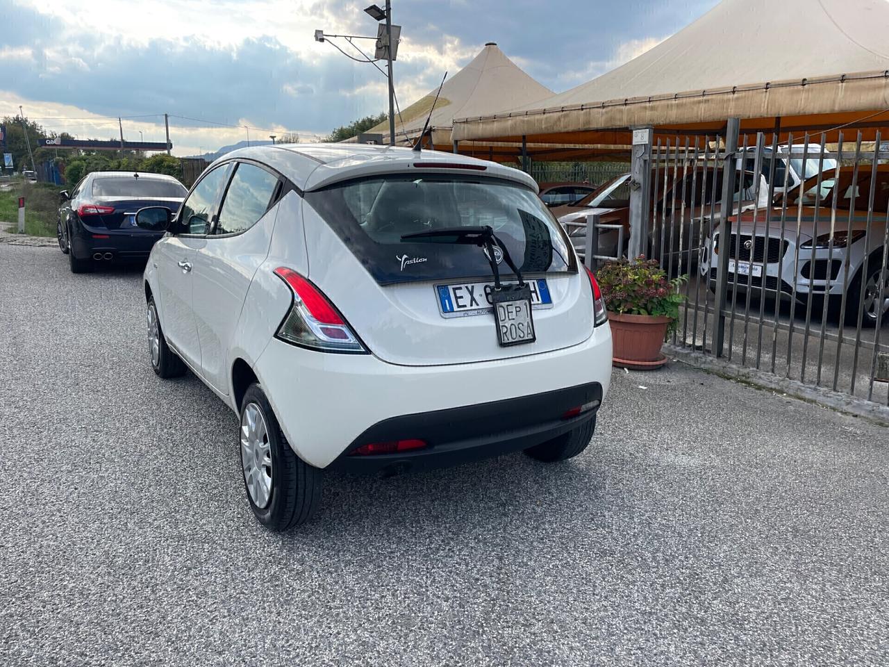 Lancia Ypsilon 0.9 TwinAir 85 CV 5 porte Metano Ecochic Gold