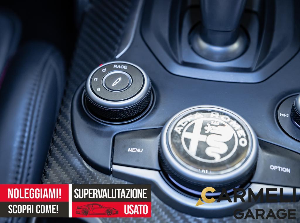 Alfa Romeo Giulia 2016 2.9 V6 Bi-Turbo AT8 Quadrifoglio 510CV