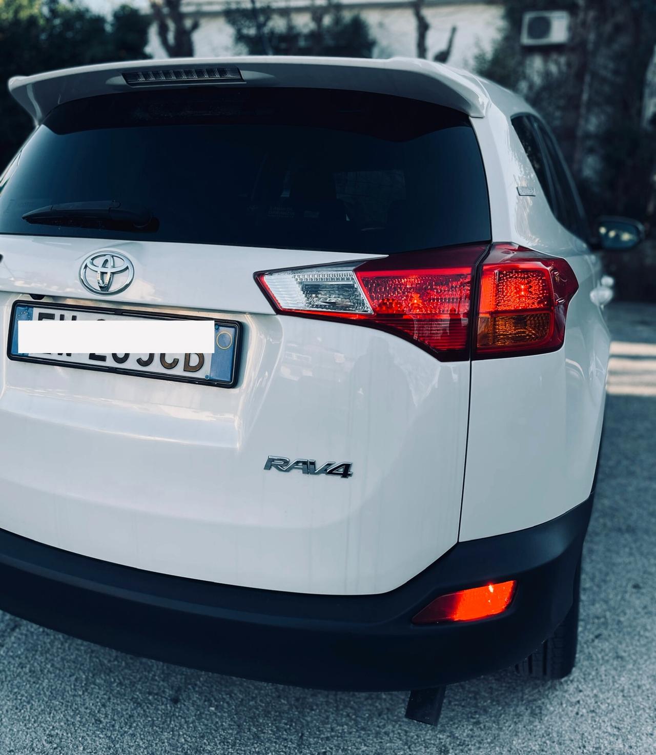 Toyota RAV 4 RAV4 2.0 D-4D 4WD Style White Ed.
