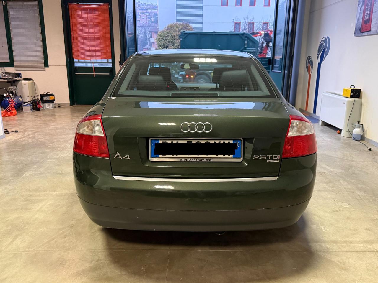 Audi A4 Berlina A4 2.5 V6 tdi quattro 180cv