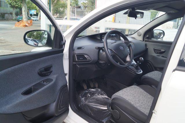 LANCIA Ypsilon 1.0 FireFly 5 porte S&S Hybrid Ecochic Silver