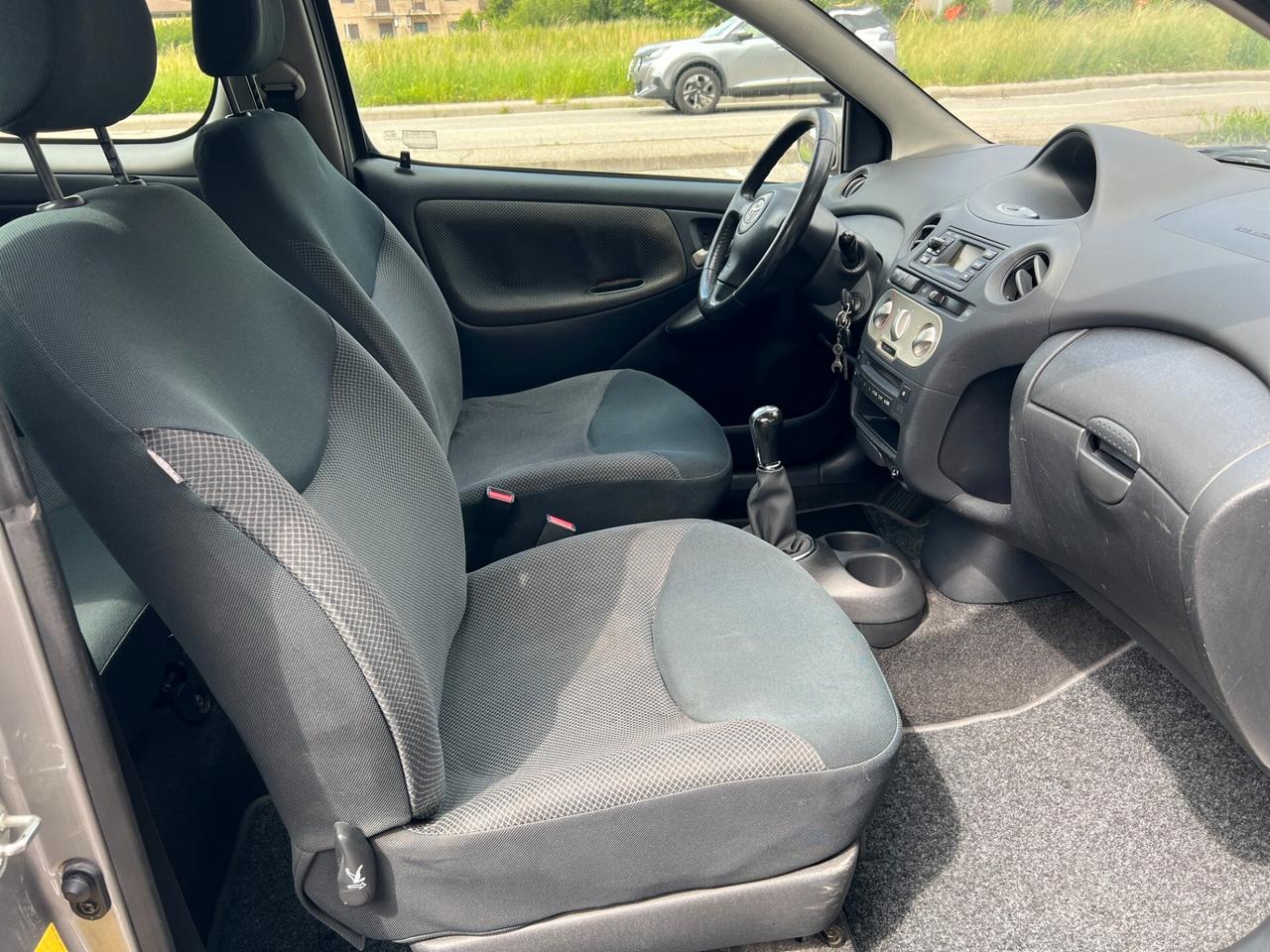 Toyota Yaris 1.0i 16V cat 3 porte Euro 4 adatta a neopatentati