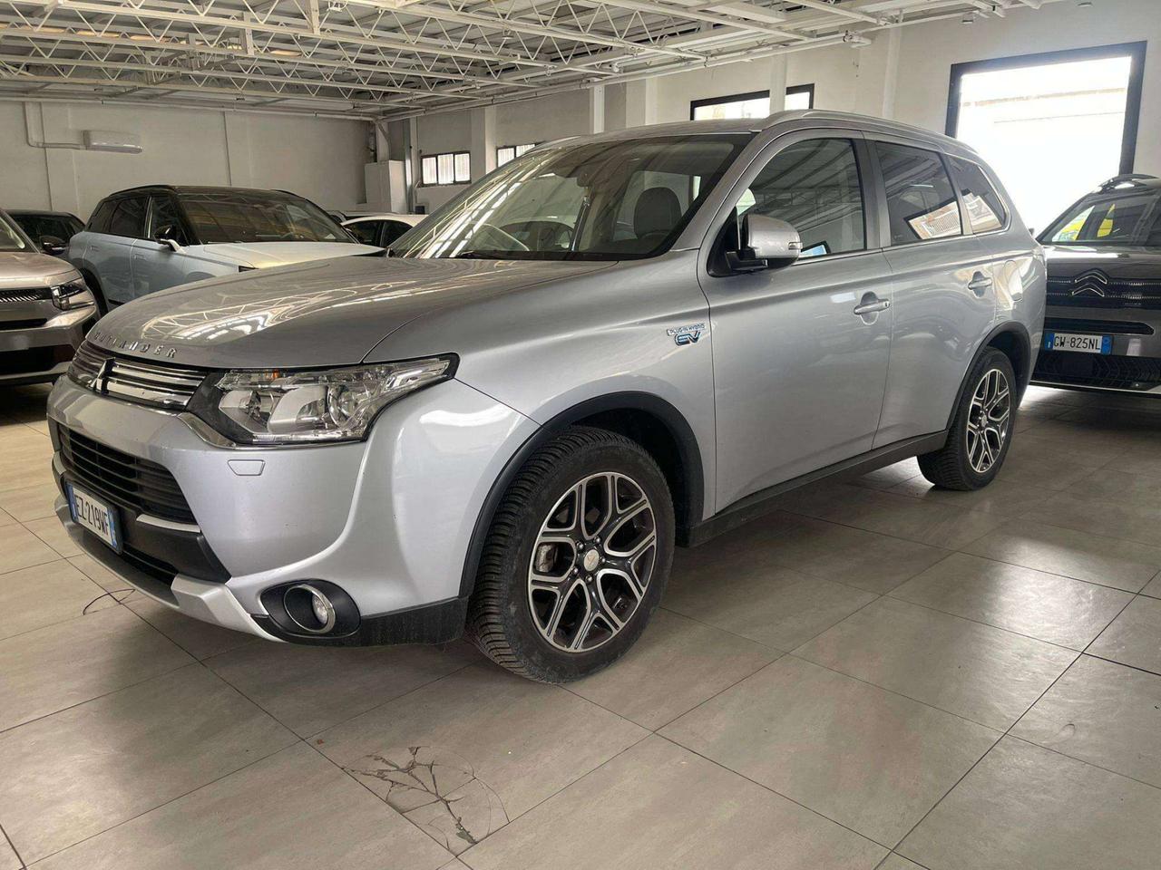 Mitsubishi Outlander plug in 2.0 204CV 4wd