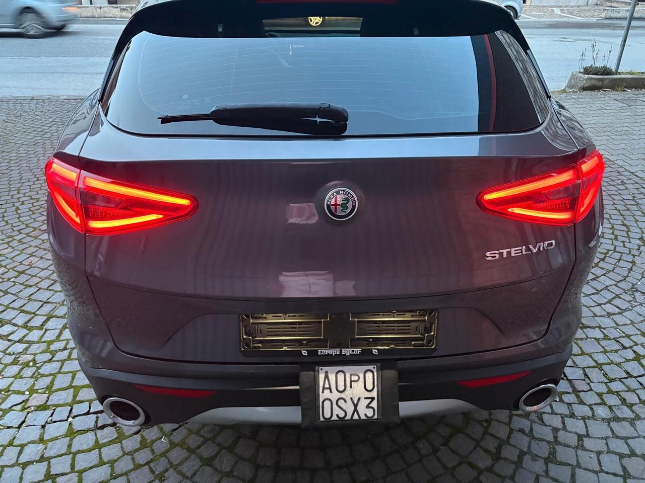 Alfa Romeo Stelvio 2.2 Turbodiesel 180 CV AT8 RWD Executive