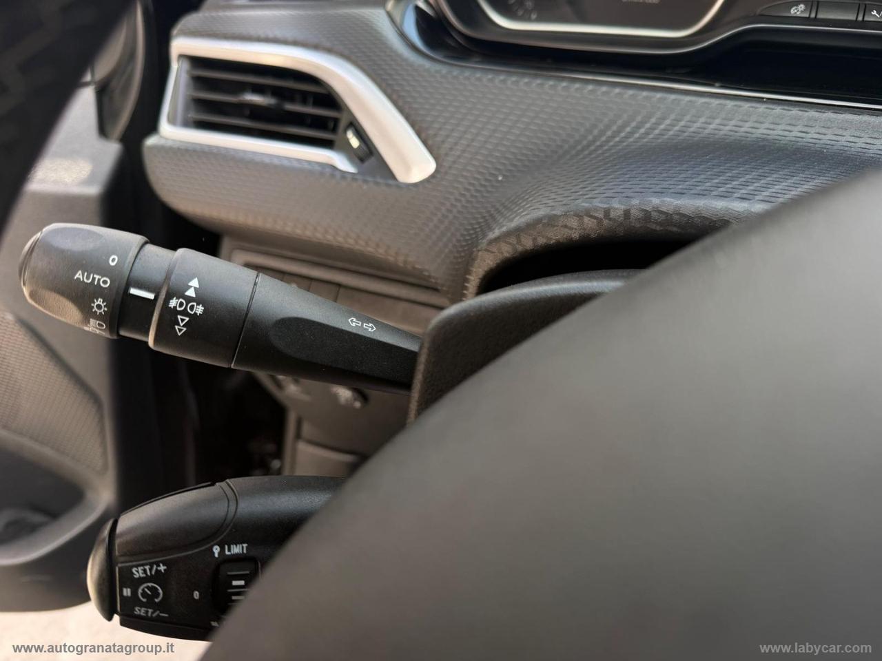 PEUGEOT 208 PureTech 82 5p. GPL Allure PERFETTA BLACK EDITION