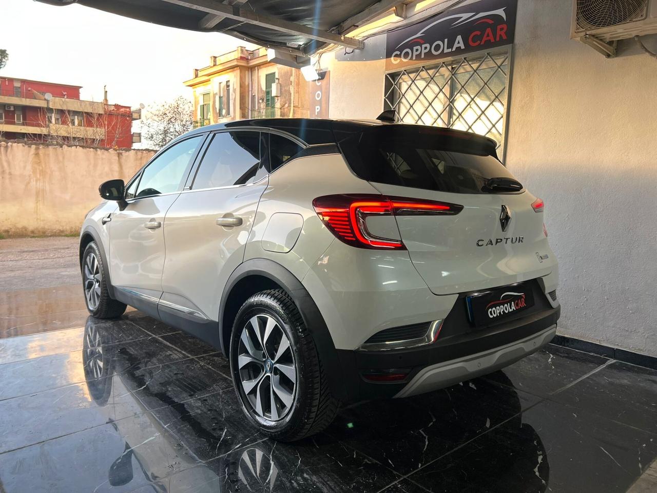 Renault Captur Plug-in Hybrid E-Tech 160 CV Initiale Paris