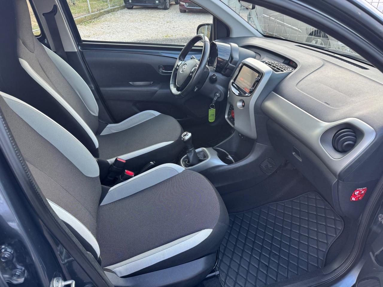 Toyota Aygo 1.0 VVT-i 69 CV 5 porte x-black TSS