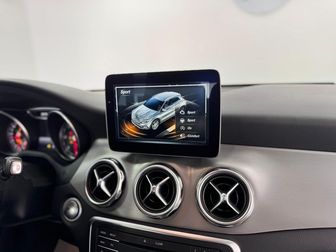 Mercedes-benz GLA 200 d Automatic 4Matic Premium-AMG-FULL-2017