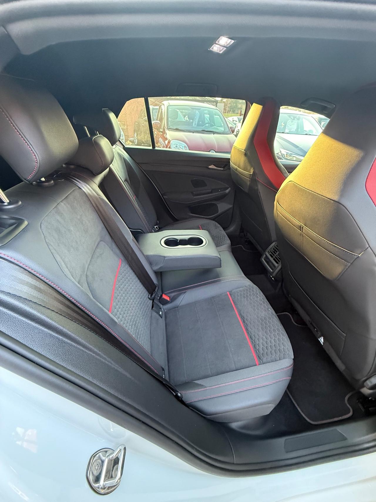 Golf GTI 2.0 300 cv-club sport -unipro-rate