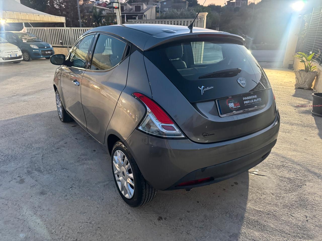 Lancia Ypsilon 1.3 MJT 75 CV Unyca