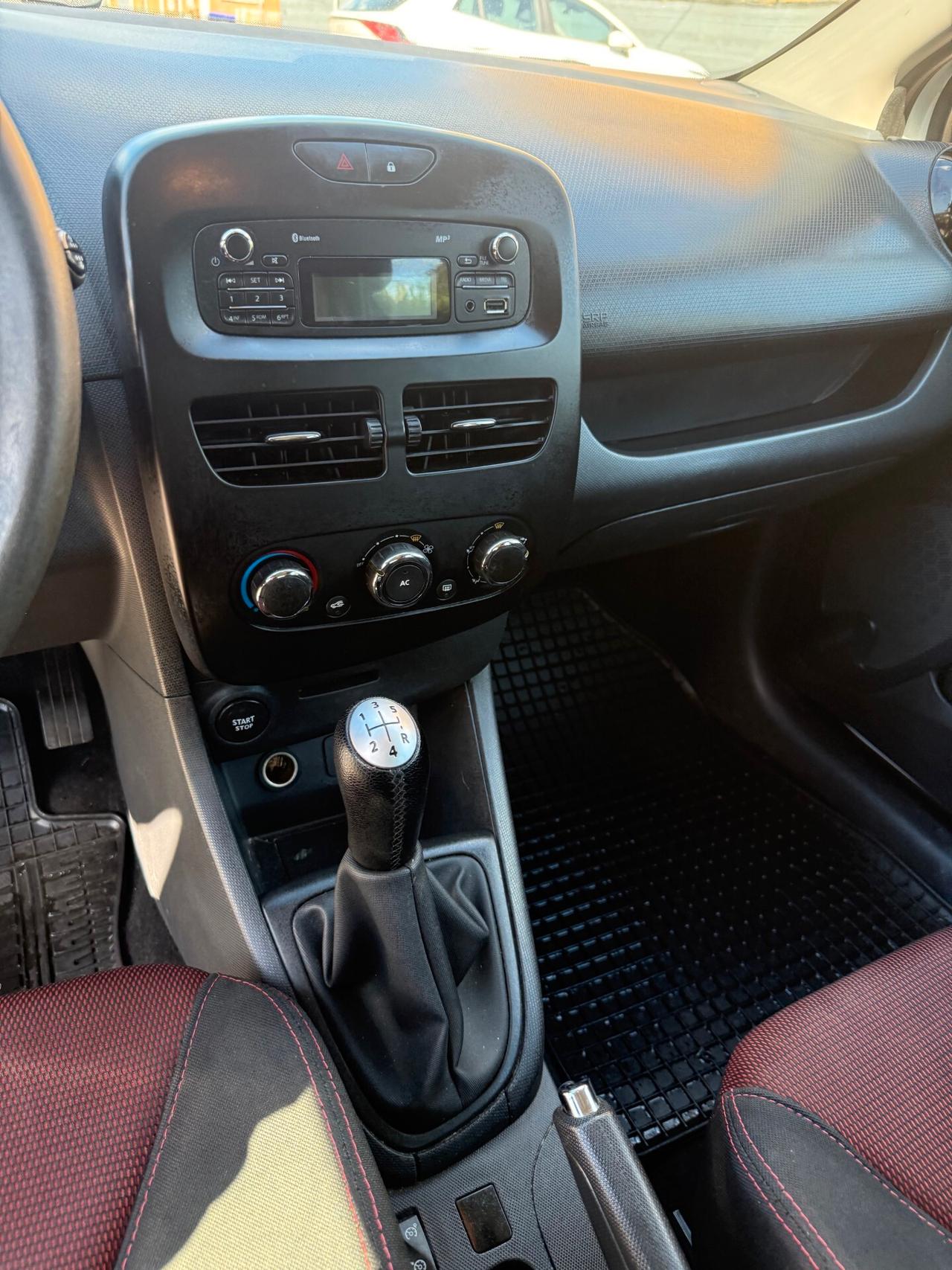 Renault Clio 1.2 GPL - NEOPATENTATI - 12 MESI DI GARANZIA -