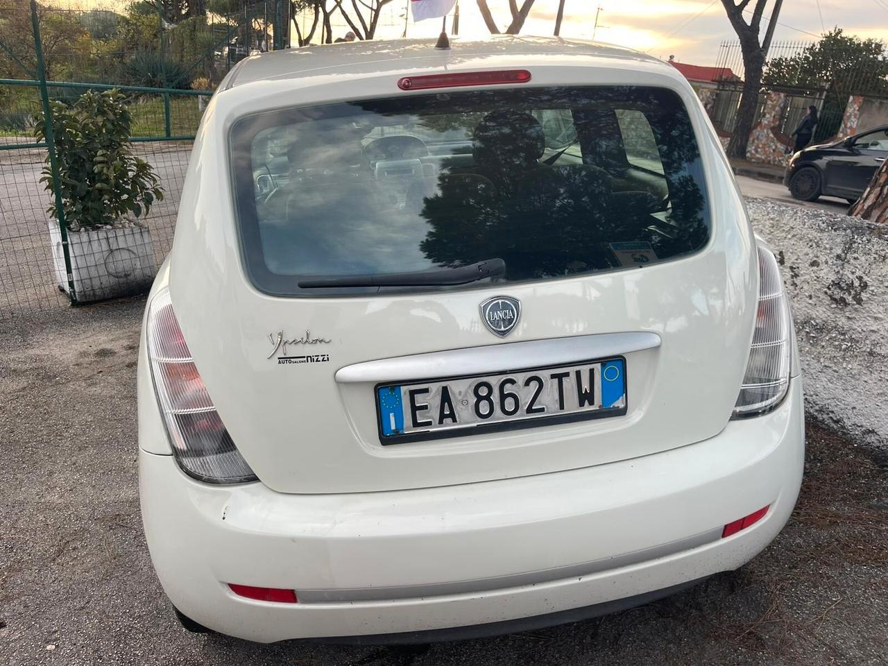 Lancia Ypsilon 1.3 MJT 75 CV Platino