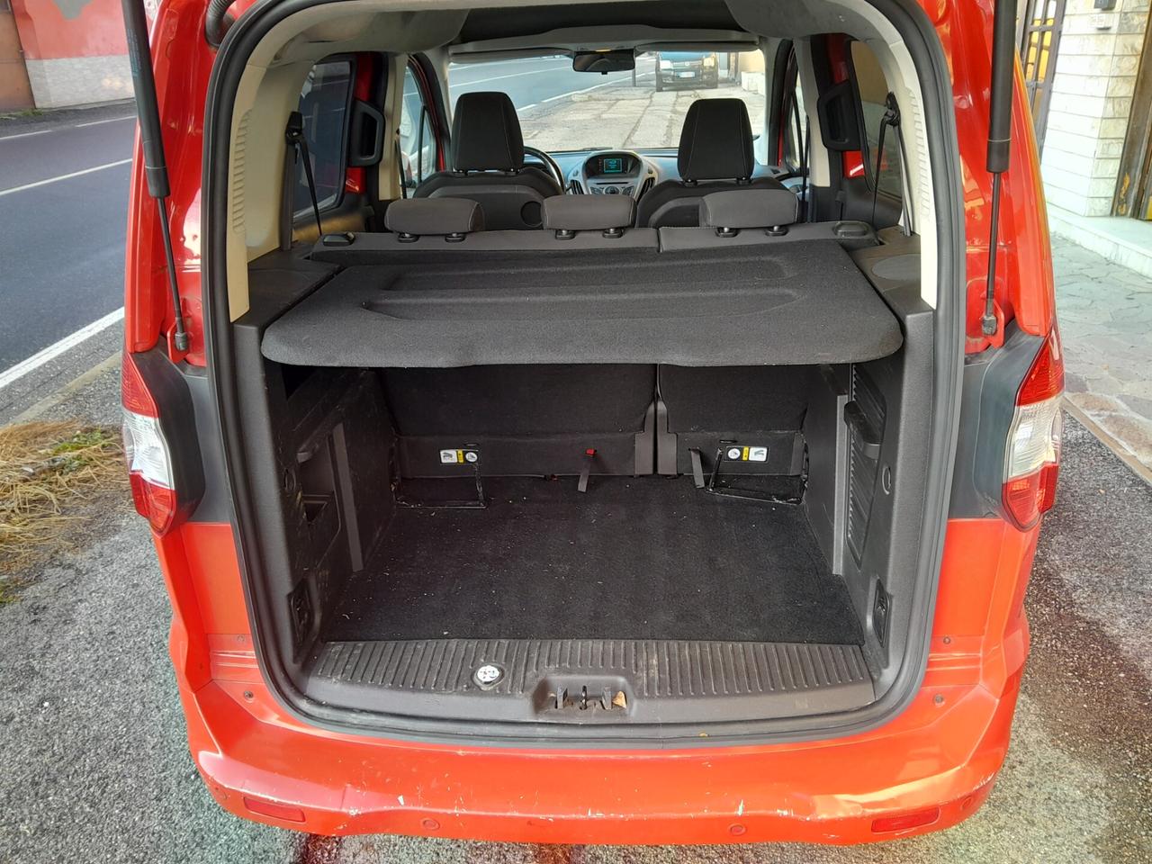 Ford Tourneo Courier autocarro 4 posti