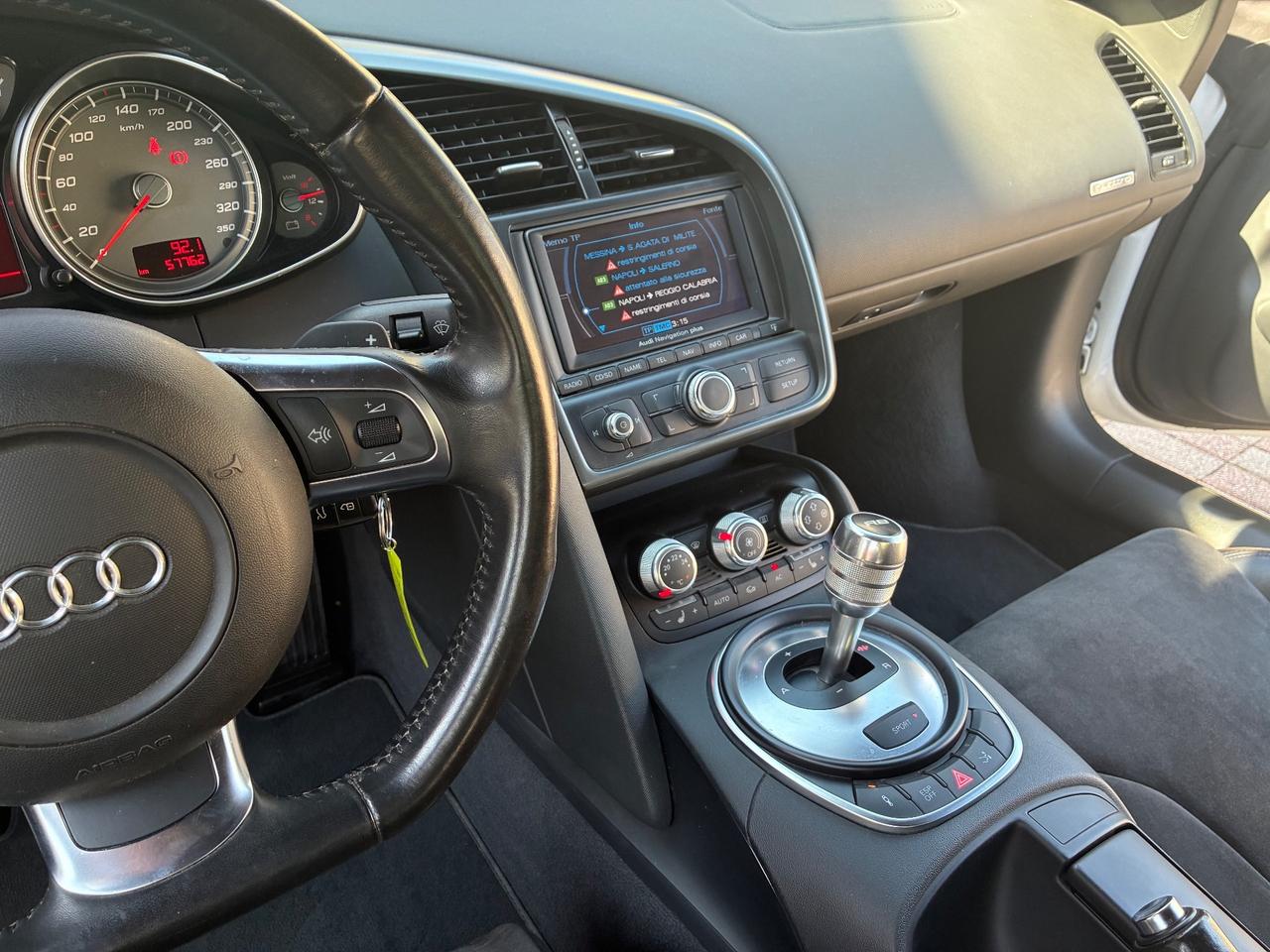 Audi R8 4.2 V8 FSI quattro R tronic