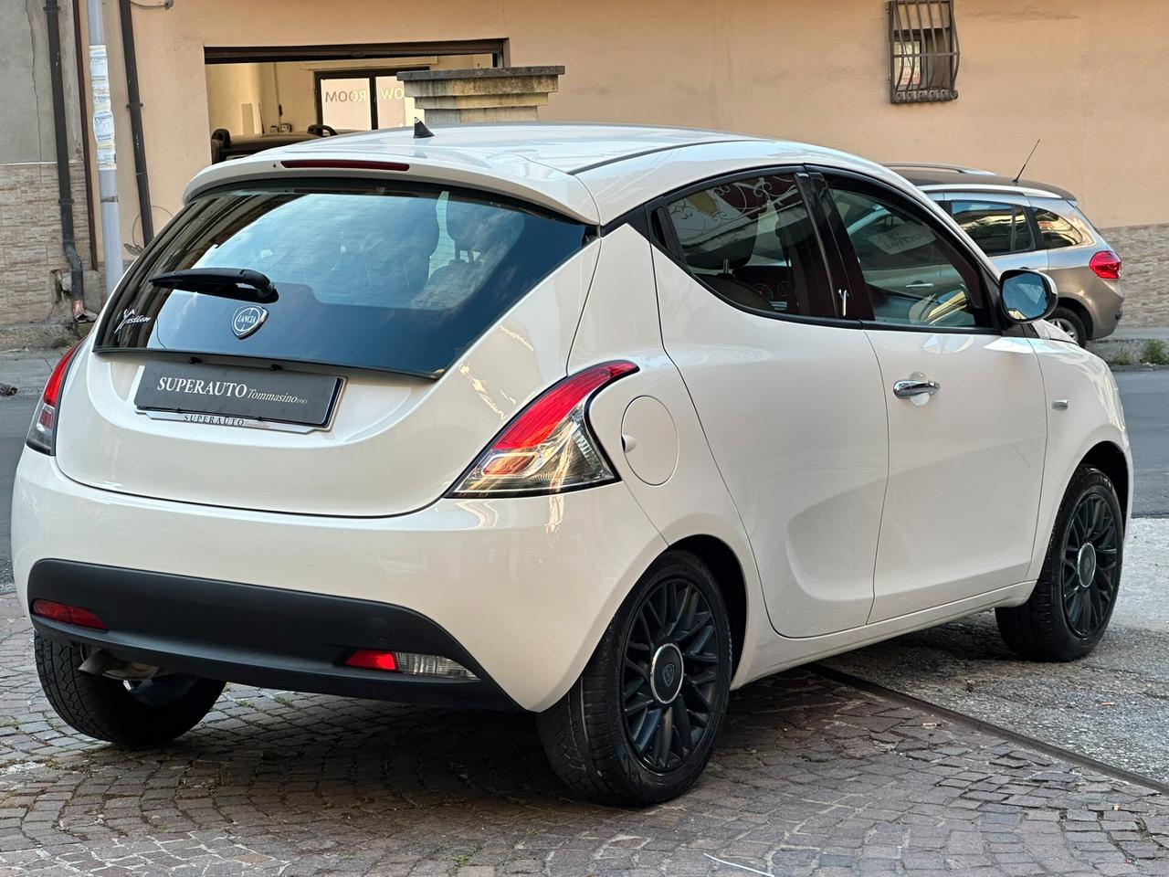 Lancia Ypsilon 1.3 MJT 16V 95 CV 5 OK neopatentati