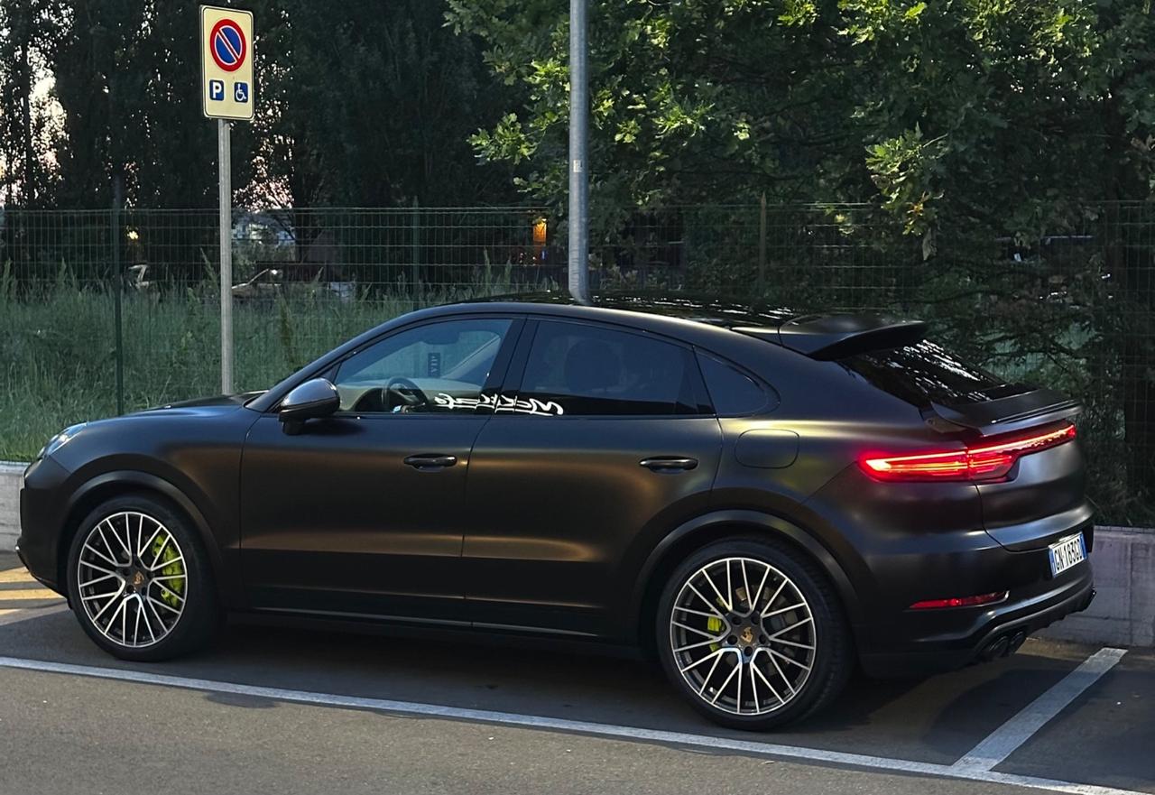 Porsche Cayenne Coupé 3.0 V6 E-Hybrid Platinum Edition