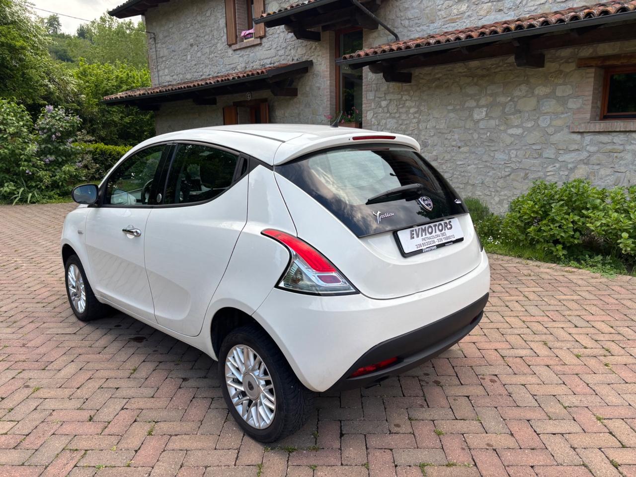 Lancia Ypsilon 0.9 TwinAir 85 CV 5 porte S&S Gold OK NEOPATENTATI