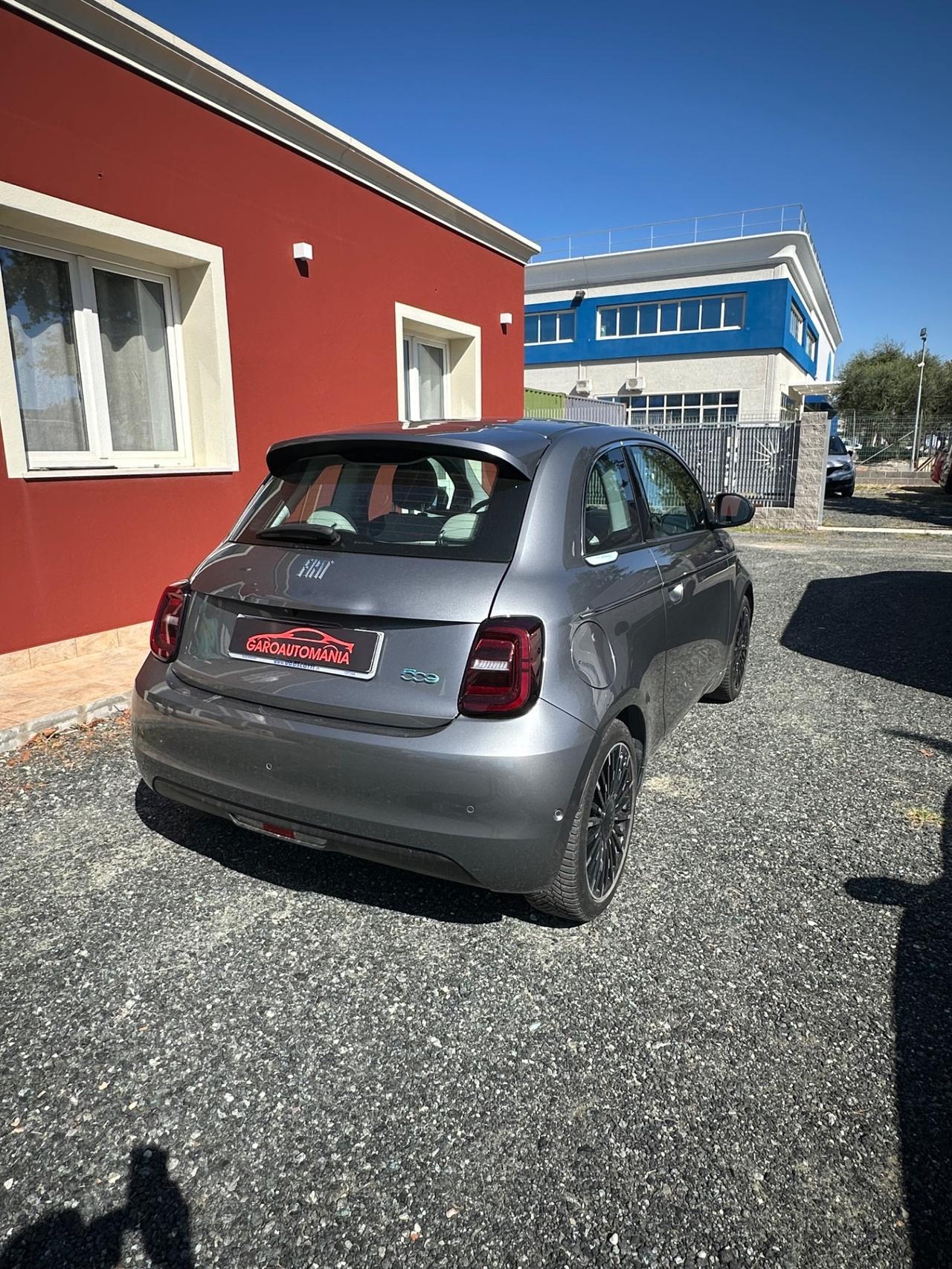 Fiat 500 500e Berlina 42 kWh La Prima by Bocelli
