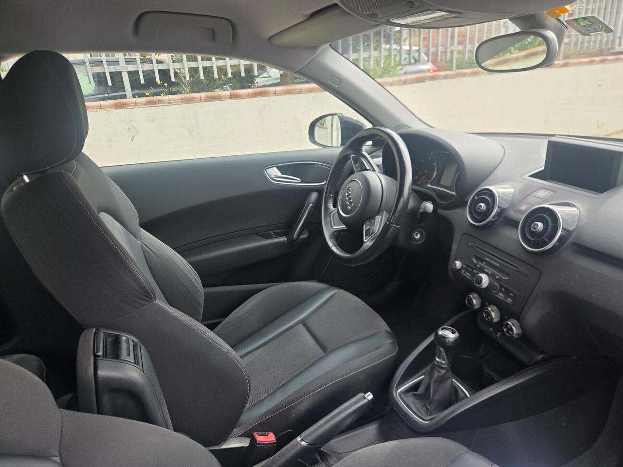 Audi A1 1.6 TDI 105 CV Ambition 2011