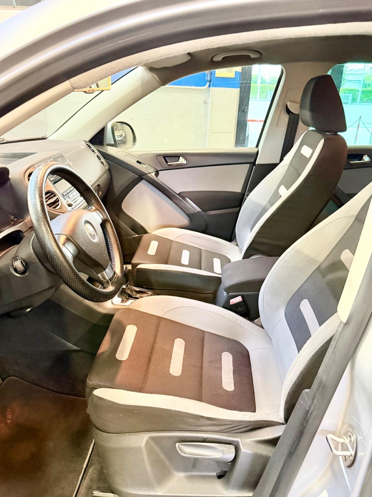 Volkswagen Tiguan 2.0 16V TDI DPF tiptronic Sport & Style (18°)