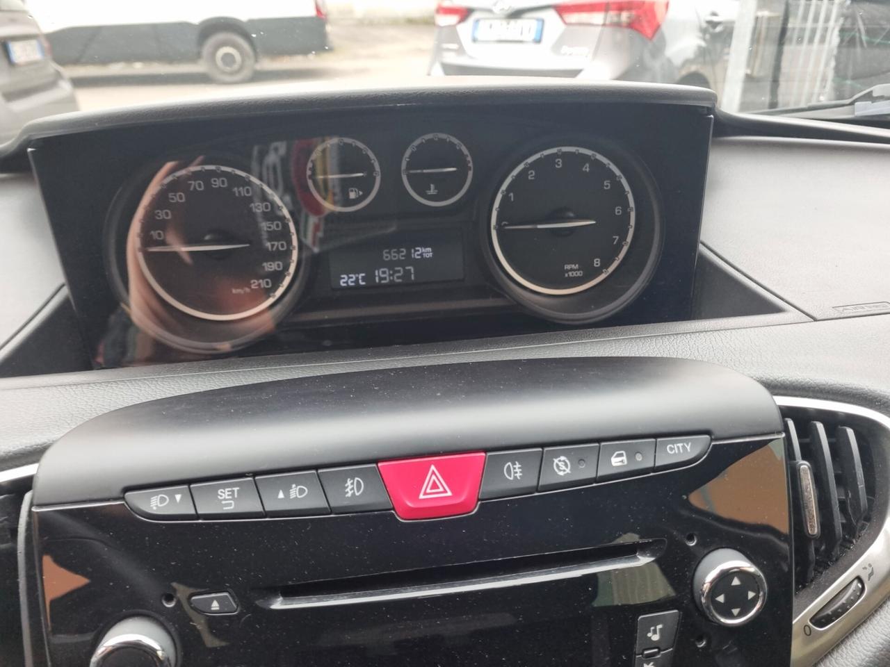 Lancia Ypsilon 1.2 69 CV 5 porte S&S Platinum unica proprietaria