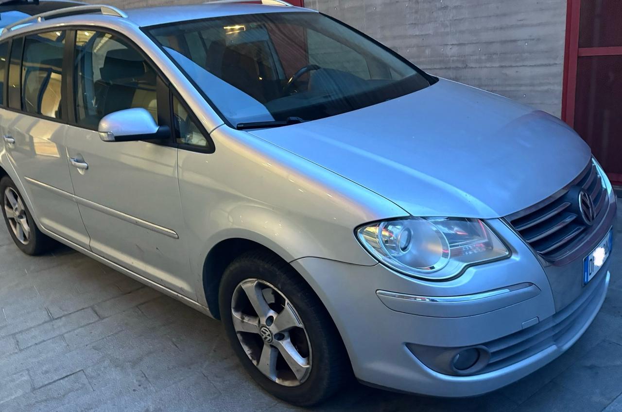 Volkswagen Touran 2.0 TDI DPF Highline