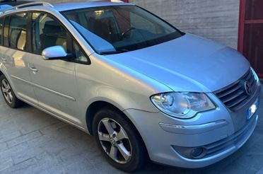 Volkswagen Touran 2.0 TDI DPF Highline
