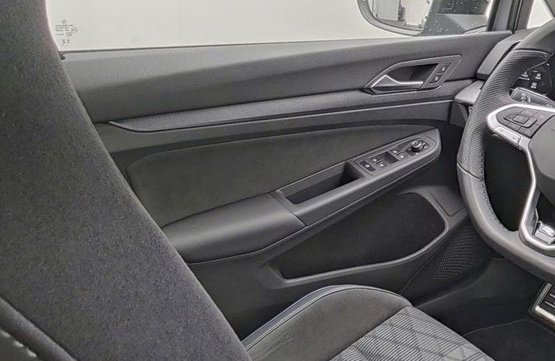 Volkswagen Golf 8.5 2.0 TDI 150 CV DSG SCR R-Line BLACK STYLE MATRIX NAVI