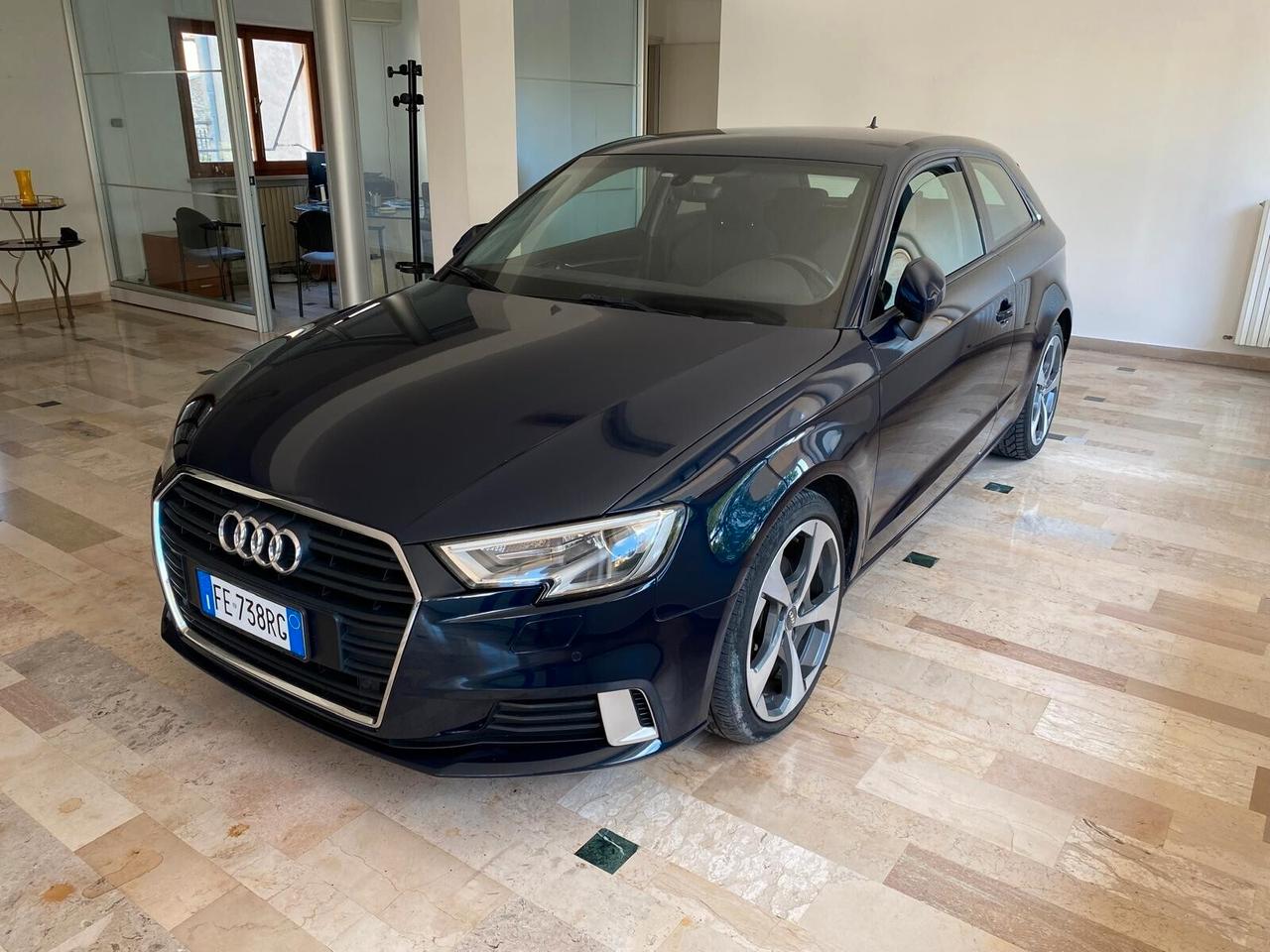 AUDI A3 1.6 TDI 110cv SPORT RESTYLING