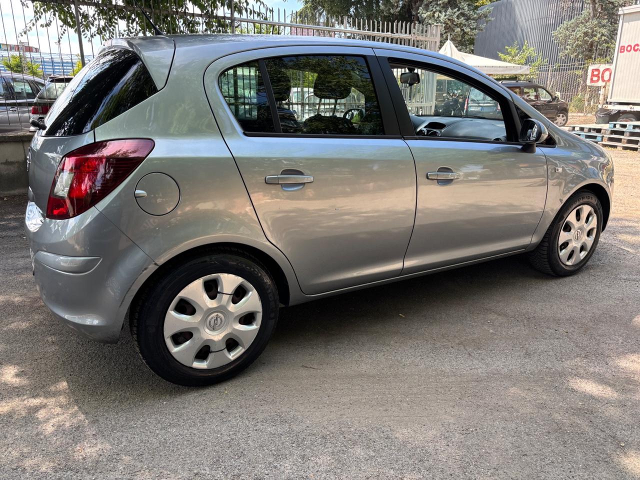 Opel Corsa 1.2 5 porte Club
