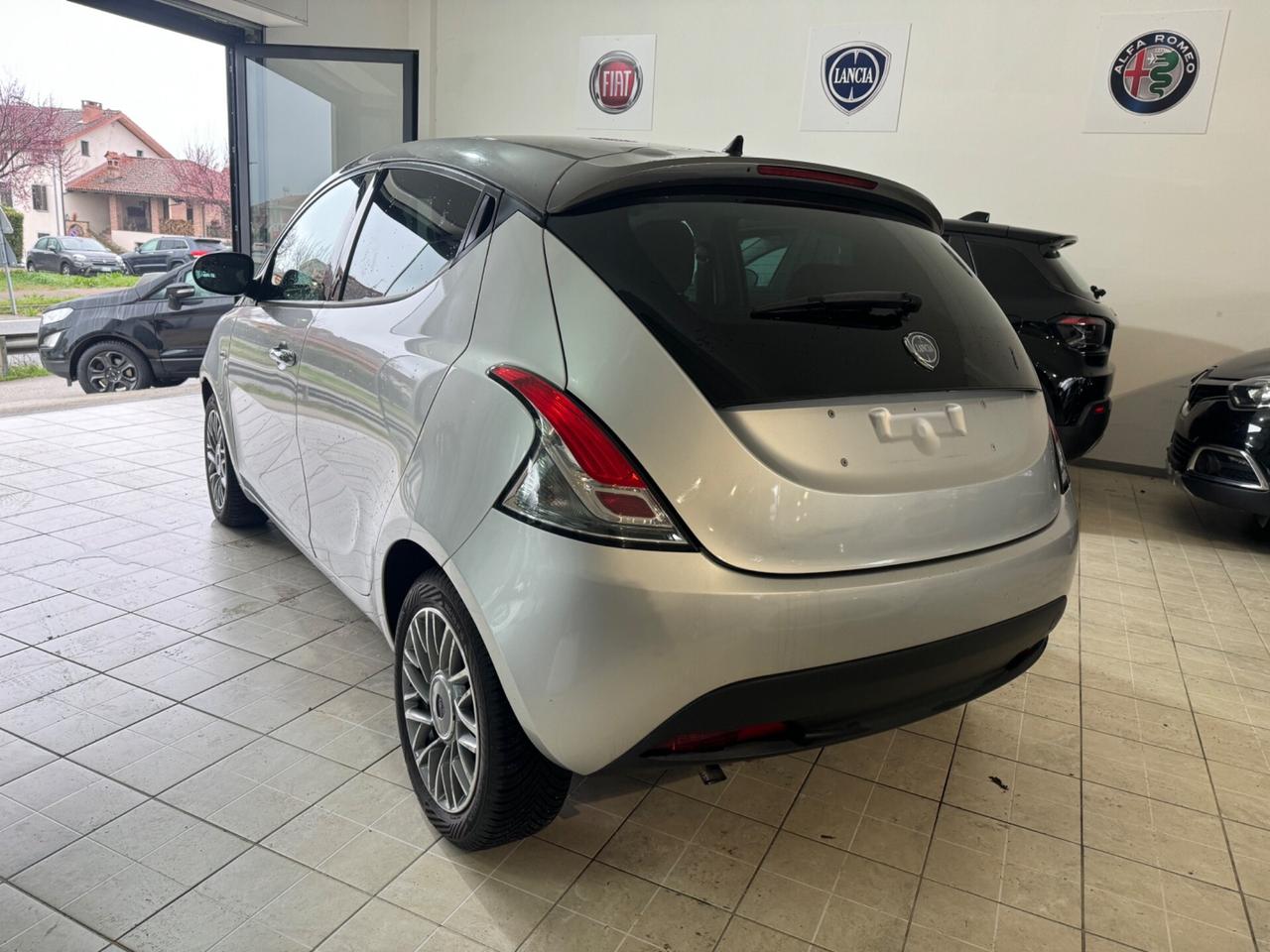 Lancia Ypsilon 0.9 TwinAir 85 CV 5 porte S&S Platinum